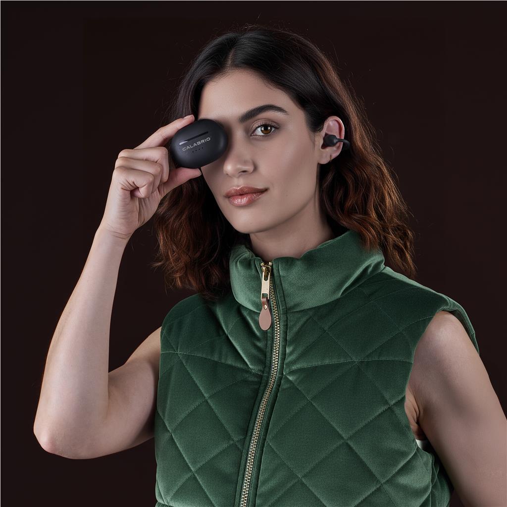 MT-SL-525-B-BL_LIFESTYLE_AI_1024X1024_55f673c8-985f-4ac3-a6f8-07051e413221 - South Africa - Mirelle Leather and Lifestyle