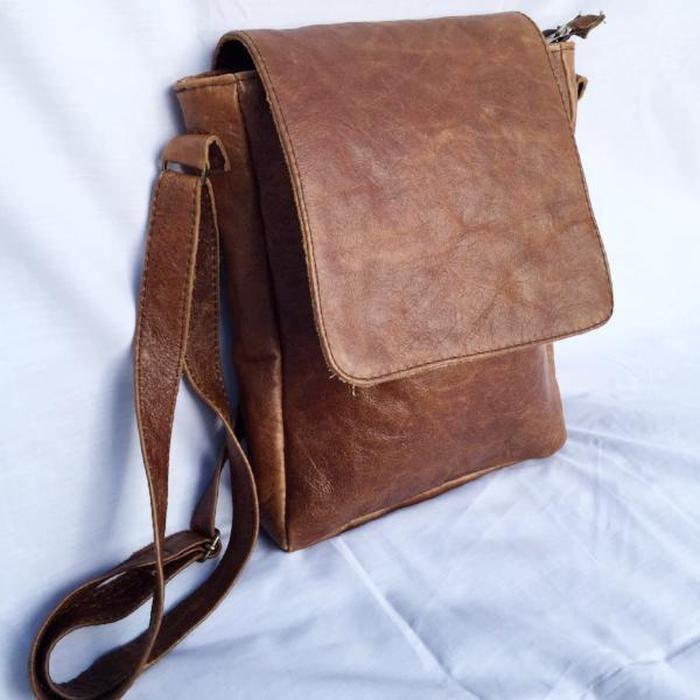 Leather Messenger Bag | MIRELLE ZA Messenger bag Mirelle Leather and Lifestyle