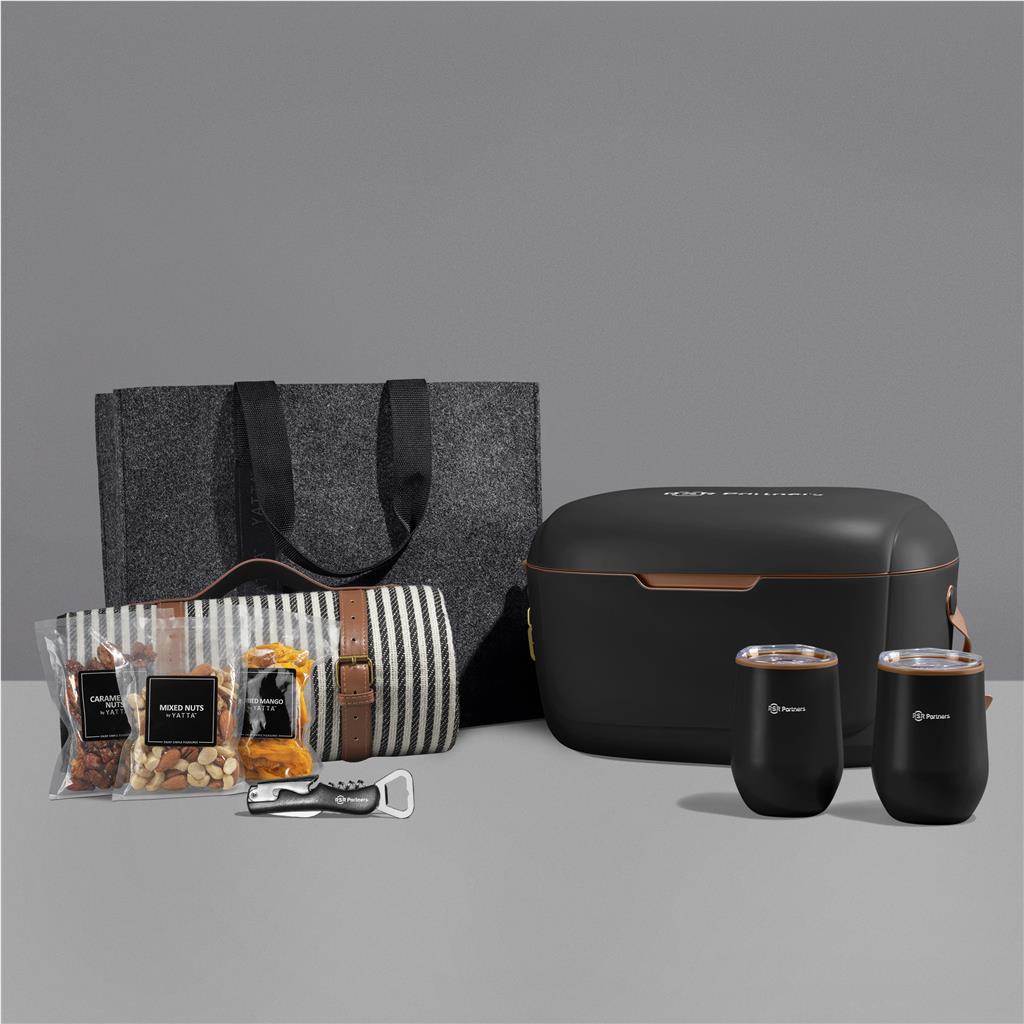 Yatta Chic Chill Hamper ZA Premium Hampers,Outdoor Hampers Mirelle Leather and Lifestyle