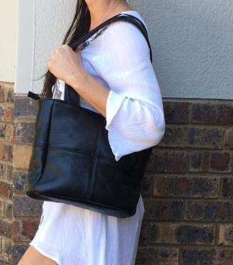 Leather Classic Shopper Handbag - Small | MIRELLE ZA Handbag Mirelle Leather and Lifestyle